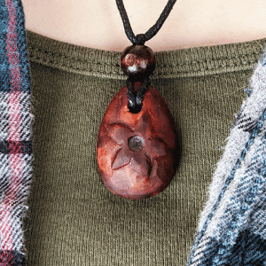 hand-avocado stone necklace with flower