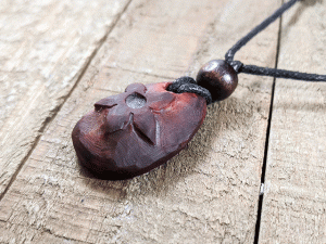 hand-avocado stone necklace with flower