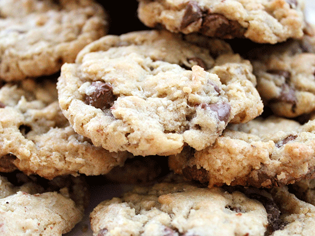 ultimate chocolate chip oatmeal cookies