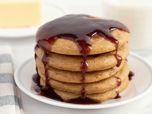 https://jennibeemine.com/wp-content/uploads/2022/07/pancakes-with-fruit-syrup-featured-500x375.gif