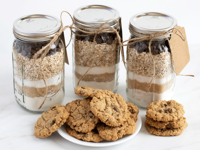 How to Make Chocolate Chip Oatmeal Cookie Jars - Jennibeemine