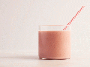 strawberry peach oat smoothie (banana free)