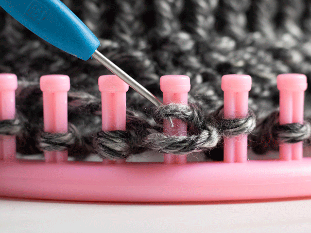 how to loom knit a swirl beanie