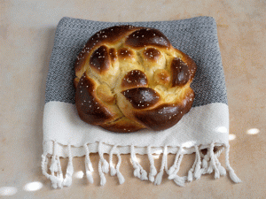 braided egg bread (challah)