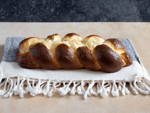 braided egg bread (challah)